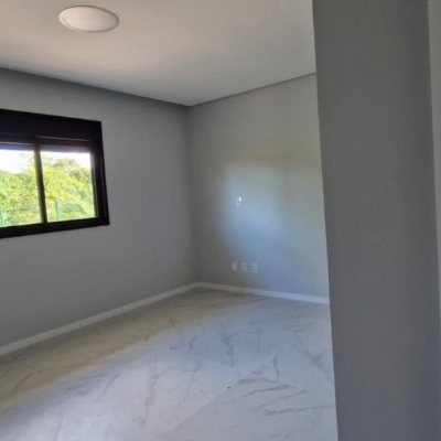 Casa em Condomínio com 181m², 3 quartos (sendo 3 suítes), 2 garagens, no bairro Canasvieiras em Florianópolis