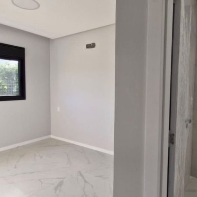 Casa em Condomínio com 181m², 3 quartos (sendo 3 suítes), 2 garagens, no bairro Canasvieiras em Florianópolis