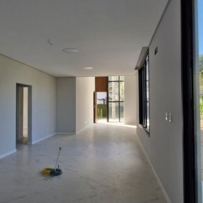 Casa em Condomínio com 181m², 3 quartos (sendo 3 suítes), 2 garagens, no bairro Canasvieiras em Florianópolis
