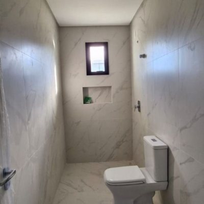 Casa em Condomínio com 181m², 3 quartos (sendo 3 suítes), 2 garagens, no bairro Canasvieiras em Florianópolis