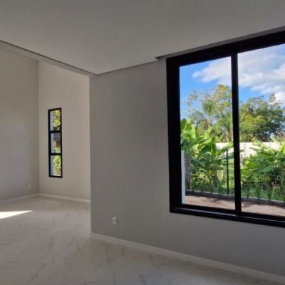 Casa em Condomínio com 181m², 3 quartos (sendo 3 suítes), 2 garagens, no bairro Canasvieiras em Florianópolis