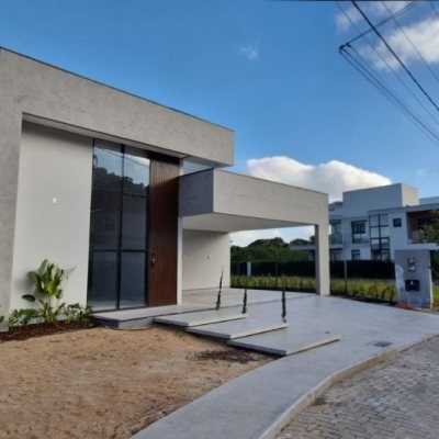 Casa em Condomínio com 181m², 3 quartos (sendo 3 suítes), 2 garagens, no bairro Canasvieiras em Florianópolis