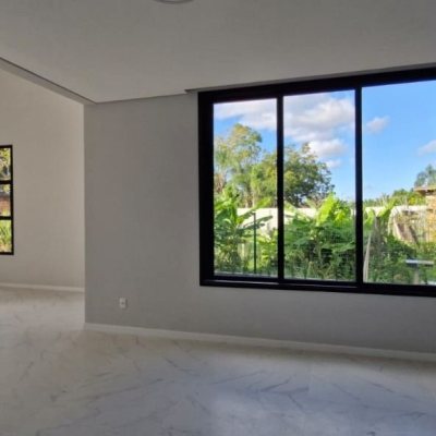 Casa em Condomínio com 181m², 3 quartos (sendo 3 suítes), 2 garagens, no bairro Canasvieiras em Florianópolis
