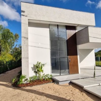 Casa em Condomínio com 181m², 3 quartos (sendo 3 suítes), 2 garagens, no bairro Canasvieiras em Florianópolis