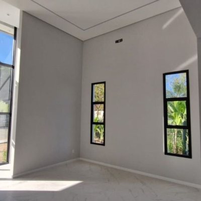 Casa em Condomínio com 181m², 3 quartos (sendo 3 suítes), 2 garagens, no bairro Canasvieiras em Florianópolis