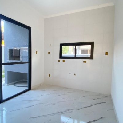 Casa Residencial com 70m², 3 quartos, 3 suítes, 2 garagens, no bairro Ingleses em Florianópolis