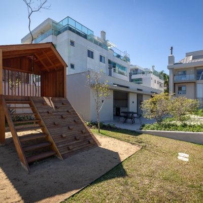 Apartamentos com 100m², 3 quartos, 1 suíte, 2 garagens, no bairro João Paulo em Florianópolis