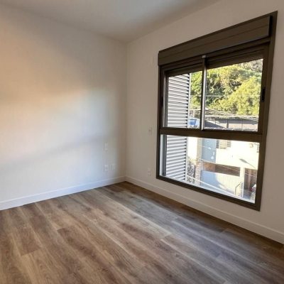 Apartamentos com 91m², 3 quartos, 1 suíte, 2 garagens, no bairro João Paulo em Florianópolis