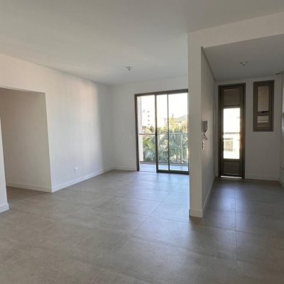 Apartamentos com 91m², 3 quartos, 1 suíte, 2 garagens, no bairro João Paulo em Florianópolis