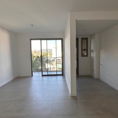 Apartamentos com 91m², 3 quartos, 1 suíte, 2 garagens, no bairro João Paulo em Florianópolis