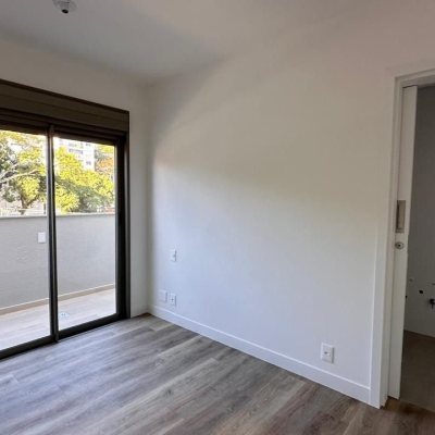Apartamentos com 126m², 3 quartos, 1 suíte, 2 garagens, no bairro João Paulo em Florianópolis