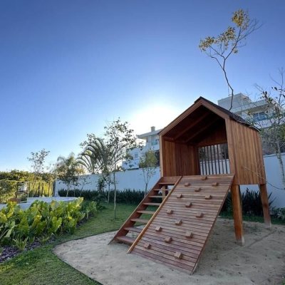 Apartamentos com 96m², 2 quartos, 2 suítes, 2 garagens, no bairro João Paulo em Florianópolis