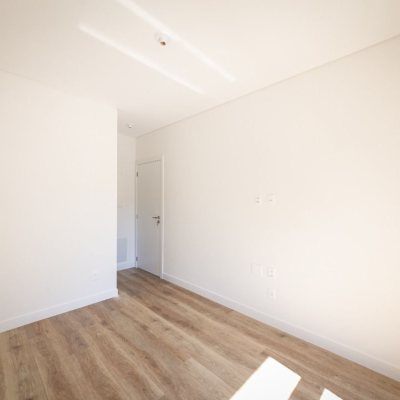 Apartamentos com 99m², 2 quartos, 2 suítes, 2 garagens, no bairro João Paulo em Florianópolis