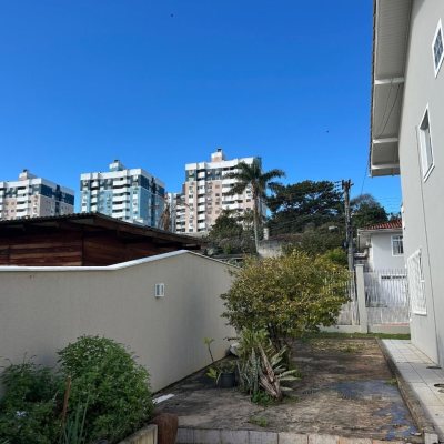 Casa Residencial com 276m², 4 quartos, 1 suíte, 3 garagens, no bairro Jardim Cidade De Florianópolis em São José