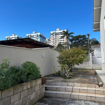Casa Residencial com 276m², 4 quartos, 1 suíte, 3 garagens, no bairro Jardim Cidade De Florianópolis em São José