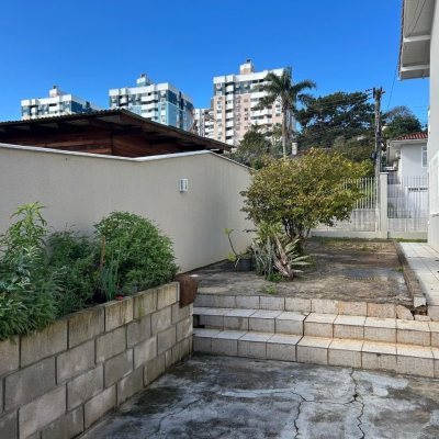 Casa Residencial com 276m², 4 quartos, 1 suíte, 3 garagens, no bairro Jardim Cidade De Florianópolis em São José