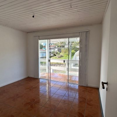 Casa Residencial com 276m², 4 quartos, 1 suíte, 3 garagens, no bairro Jardim Cidade De Florianópolis em São José