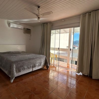 Casa Residencial com 276m², 4 quartos, 1 suíte, 3 garagens, no bairro Jardim Cidade De Florianópolis em São José