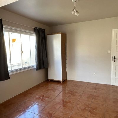 Casa Residencial com 276m², 4 quartos, 1 suíte, 3 garagens, no bairro Jardim Cidade De Florianópolis em São José