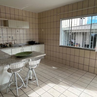 Casa Residencial com 276m², 4 quartos, 1 suíte, 3 garagens, no bairro Jardim Cidade De Florianópolis em São José