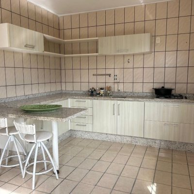 Casa Residencial com 276m², 4 quartos, 1 suíte, 3 garagens, no bairro Jardim Cidade De Florianópolis em São José