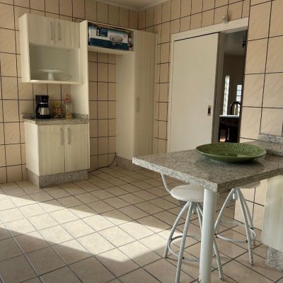 Casa Residencial com 276m², 4 quartos, 1 suíte, 3 garagens, no bairro Jardim Cidade De Florianópolis em São José