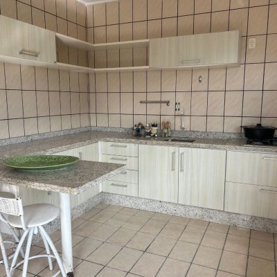 Casa Residencial com 276m², 4 quartos, 1 suíte, 3 garagens, no bairro Jardim Cidade De Florianópolis em São José