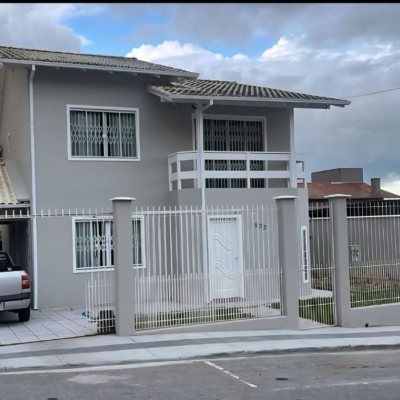 Casa Residencial com 276m², 4 quartos, 1 suíte, 3 garagens, no bairro Jardim Cidade De Florianópolis em São José