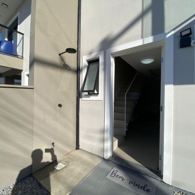 Casa Residencial com 103m², 3 quartos, 1 suíte, 2 garagens, no bairro Pinheira em Palhoça