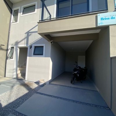 Casa Residencial com 103m², 3 quartos, 1 suíte, 2 garagens, no bairro Pinheira em Palhoça