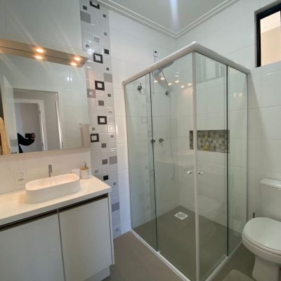 Casa Residencial com 103m², 3 quartos, 1 suíte, 2 garagens, no bairro Pinheira em Palhoça