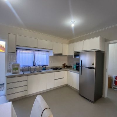 Casa Residencial com 103m², 3 quartos, 1 suíte, 2 garagens, no bairro Pinheira em Palhoça