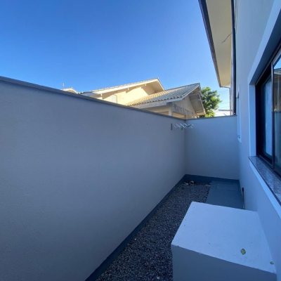 Casa Residencial com 103m², 3 quartos, 1 suíte, 2 garagens, no bairro Pinheira em Palhoça