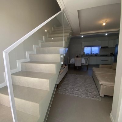 Casa Residencial com 103m², 3 quartos, 1 suíte, 2 garagens, no bairro Pinheira em Palhoça