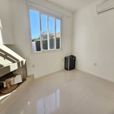 Casa Residencial com 161m², 3 quartos, 1 suíte, 1 garagem, no bairro Campeche em Florianópolis