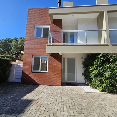 Casa Residencial com 161m², 3 quartos, 1 suíte, 1 garagem, no bairro Campeche em Florianópolis