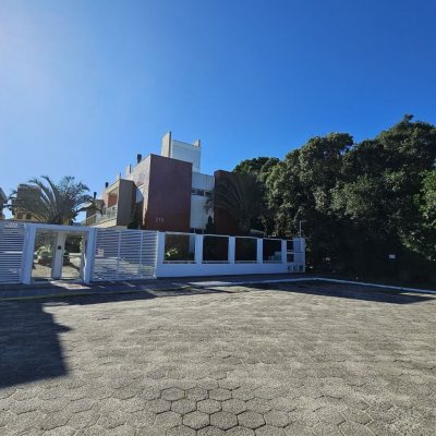 Casa Residencial com 161m², 3 quartos, 1 suíte, 1 garagem, no bairro Campeche em Florianópolis