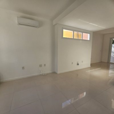Casa Residencial com 161m², 3 quartos, 1 suíte, 1 garagem, no bairro Campeche em Florianópolis