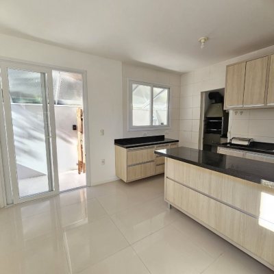 Casa Residencial com 161m², 3 quartos, 1 suíte, 1 garagem, no bairro Campeche em Florianópolis