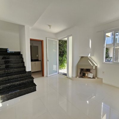 Casa Residencial com 161m², 3 quartos, 1 suíte, 1 garagem, no bairro Campeche em Florianópolis