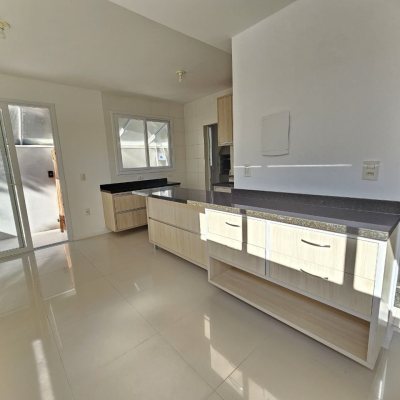 Casa Residencial com 161m², 3 quartos, 1 suíte, 1 garagem, no bairro Campeche em Florianópolis