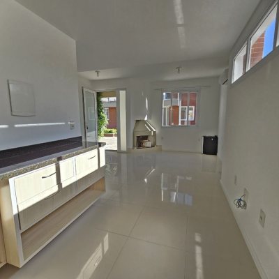 Casa Residencial com 161m², 3 quartos, 1 suíte, 1 garagem, no bairro Campeche em Florianópolis