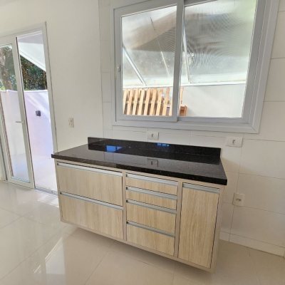 Casa Residencial com 161m², 3 quartos, 1 suíte, 1 garagem, no bairro Campeche em Florianópolis