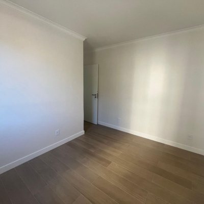 Apartamentos com 150m², 3 quartos, 1 suíte, 2 garagens, no bairro Centro em Florianópolis
