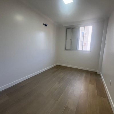 Apartamentos com 150m², 3 quartos, 1 suíte, 2 garagens, no bairro Centro em Florianópolis