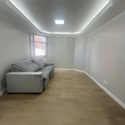 Apartamentos com 150m², 3 quartos, 1 suíte, 2 garagens, no bairro Centro em Florianópolis