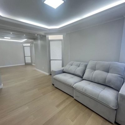 Apartamentos com 150m², 3 quartos, 1 suíte, 2 garagens, no bairro Centro em Florianópolis