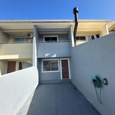 Casa Residencial com 64m², 2 quartos, 2 garagens, no bairro Bela Vista em Palhoça