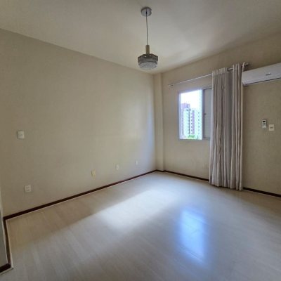 Apartamentos com 174m², 4 quartos, 2 suítes, 2 garagens, no bairro Centro em Florianópolis