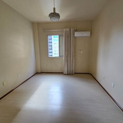 Apartamentos com 174m², 4 quartos, 2 suítes, 2 garagens, no bairro Centro em Florianópolis